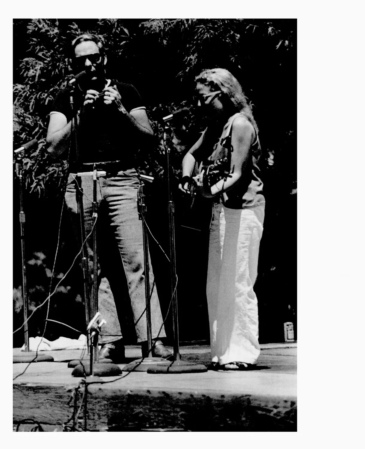 Guthrie Woody \ Ed & Jai B' Henthorn at Woody Guthrie Day in Norman, 7-12-71.